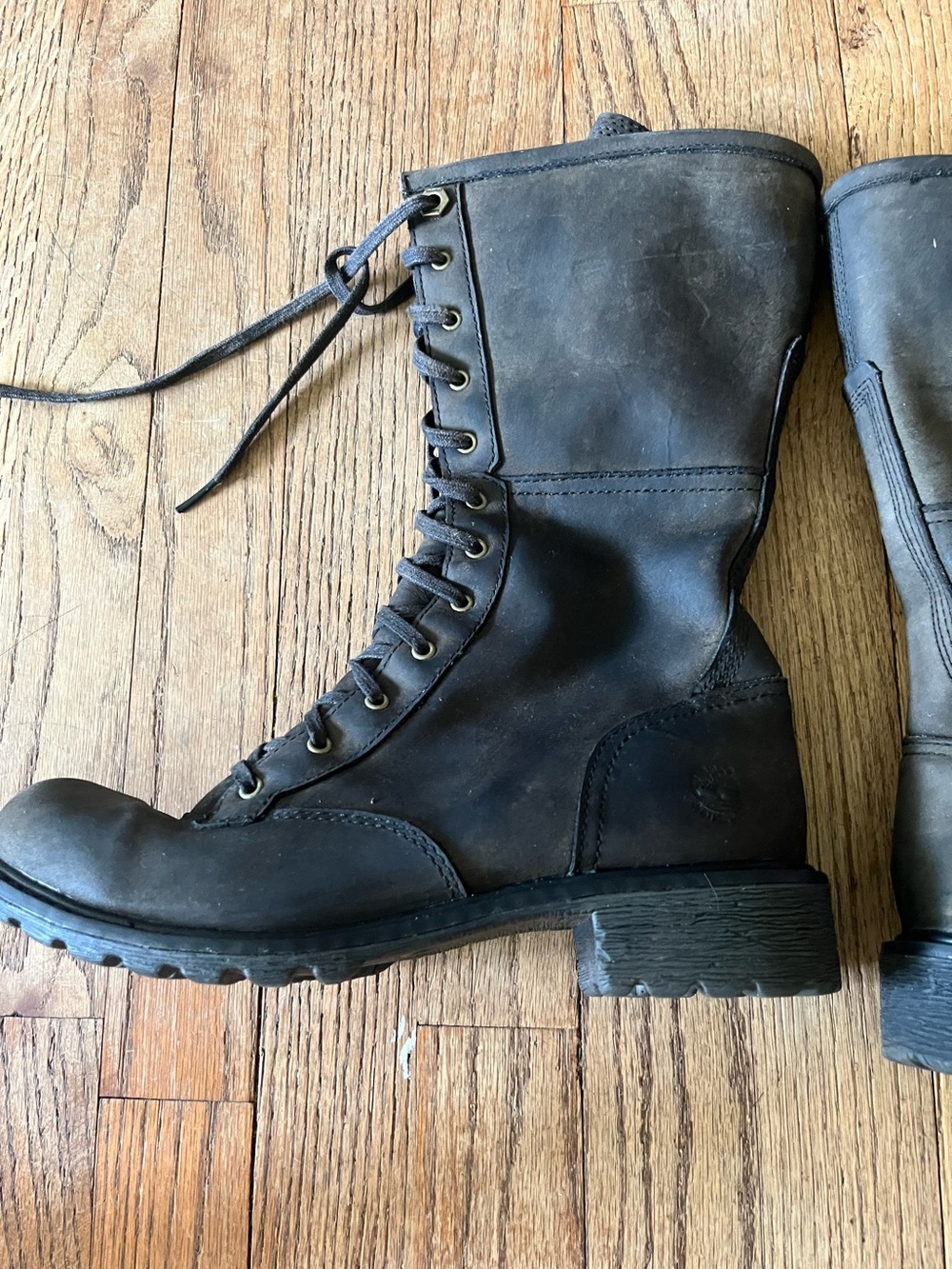 Leaving soon AS IS Timberland women’s 8.5 combat style boots AS IS - Picture 11 of 16
